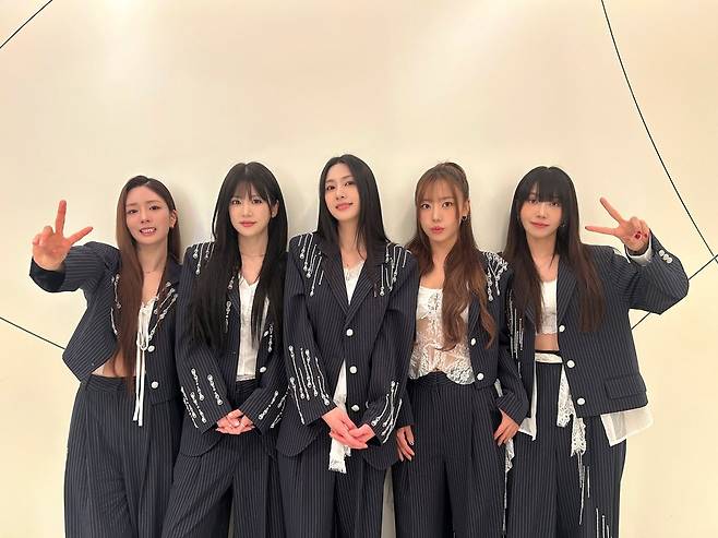 위드어스엔터테인먼트 제공