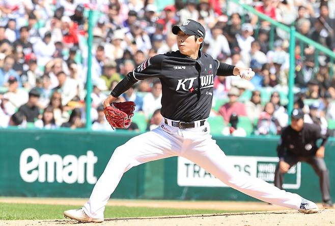 ▲ 아시안게임 후보 좌완들과 비교해 오히려 더 앞서 나가는 그래프를 그리고 있는 오원석 ⓒ연합뉴스