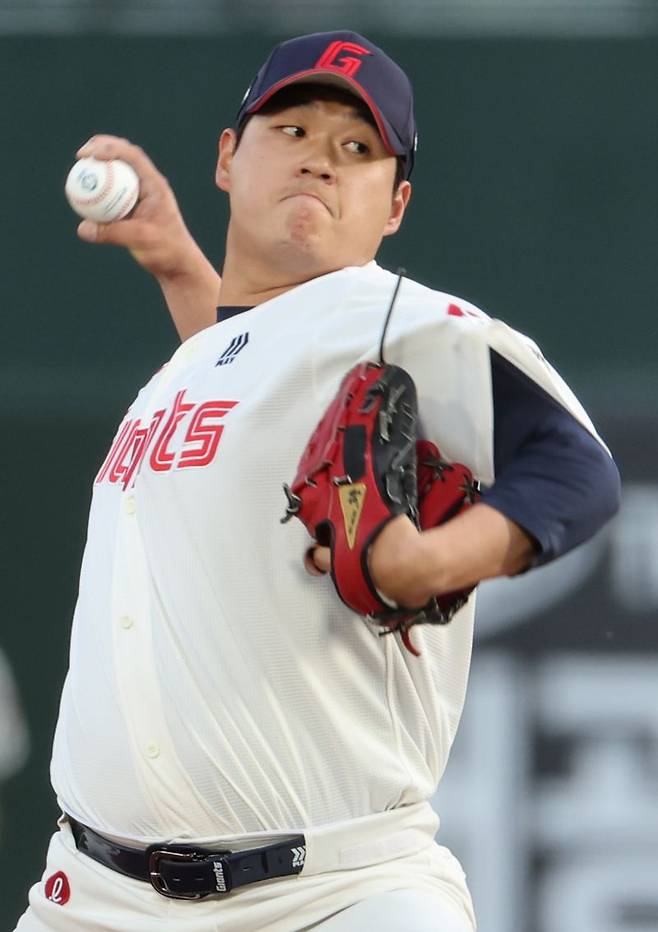 ▲ 나균안은 정상적으로 시즌을 치른다면 2027년 시즌 뒤 FA 자격을 얻을 예정이다 ⓒ연합뉴스