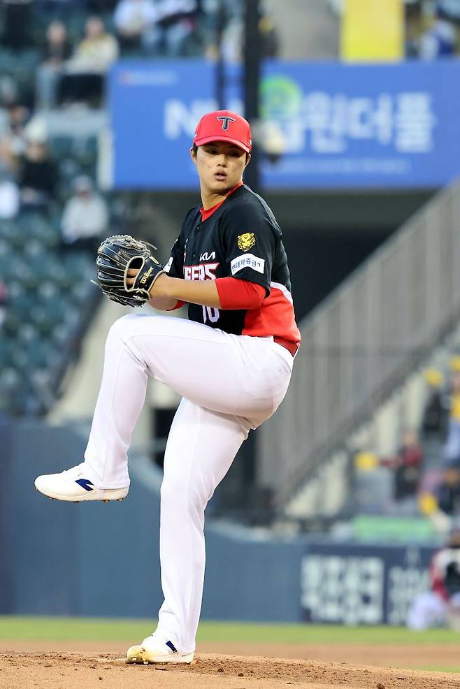 ▲ 27일 울산 웨일스와 퓨처스리그 경기에서 7.1이닝 비자책 1실점 투구로 호투한 김태형 ⓒKIA타이거즈
