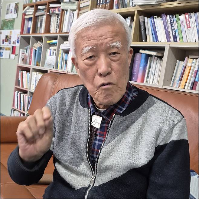 연합뉴스와 인터뷰 중인 장인순 박사 [윤근영 기자 촬영]