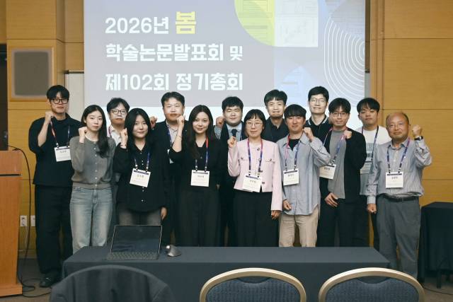 28일 한국전자통신연구원(ETRI)에 따르면 차세대 양자소재인 위상절연체 '비스무스 셀레나이드(Bi2Se3)'를 활용, 1~4K(켈빈) 온도 범위에서 동작하는 초전도 큐빗 구현의 핵심 기술을 확보했다. ETRI 제공