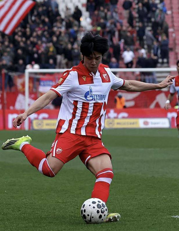 세르비아의 츠르베나 즈베즈다에서 뛰고 있는 설영우. 즈베즈다 SNS 제공