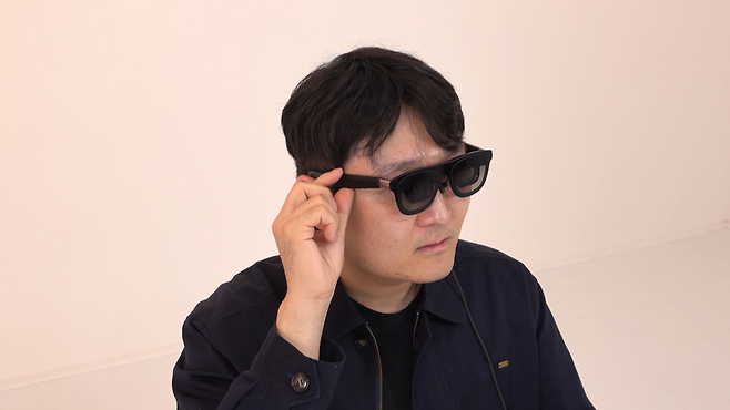 기자의 엑스리얼 원 프로 착용 모습. / 사진=차주호 PD