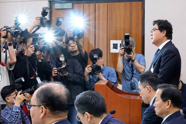 김성태 전 쌍방울 회장이 28일 국회 윤석열 정권 정치검찰 조작기소 의혹 사건 진상규명 국정조사특별위원회 제11차 전체회의에서 열린 종합 청문회에서 의원 질의에 답하고 있다. 2026.4.28. 연합뉴스