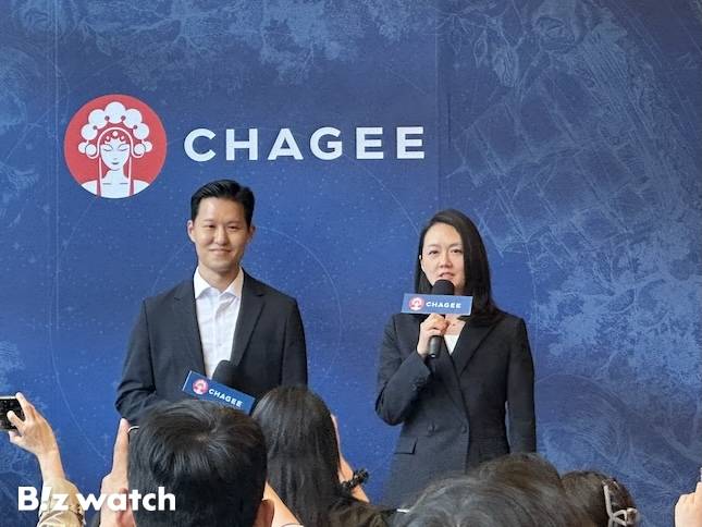 김좌현 차지코리아 대표와 김정희 차지코리아 CMO(상무)가 28일 차지 강남 플래그십스토어에서 열린 미디어데이에서 차지의 한국 진출 전략에 대해 설명하고 있다. / 사진=정혜인 기자 hij@
