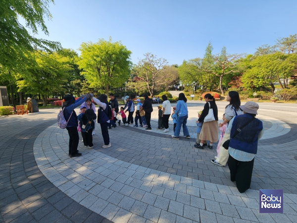 '숲에서 놀자, 숲마실'. ⓒ포천시육아종합지원센터