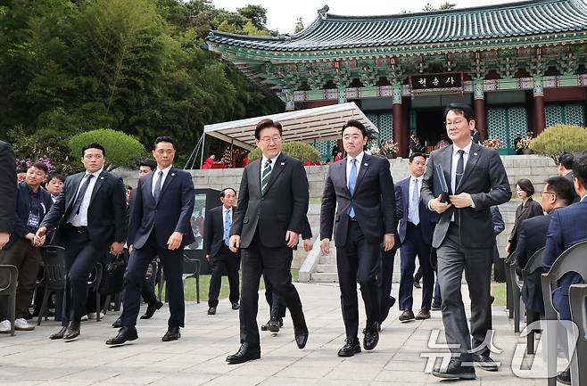 이재명 대통령이 28일 충남 아산시 현충사에서 열린 충무공 탄신 제481주년 기념행사를 마친 뒤 이동하고 있다. 2026.4.28 ⓒ 뉴스1 이재명 기자