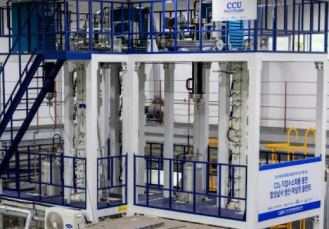 한국화학연구원이 개발한 하루 50kg 탄화수소 생산 파일럿 설비.(사진=화학연구원)