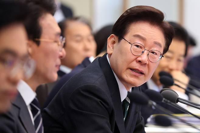 이재명 대통령이 28일 청와대에서 열린 국무회의 겸 비상경제점검회의에서 발언하고 있다. 연합뉴스