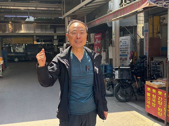 27일 대구 신매시장에서 속옷가게를 하는 백정현(65)씨는 ″대구, 부산은 지키야 되는데, 그까지 내주뻐리면(내주면) 어떡하노. 난 추경호 찍는다″라고 했다. 류효림 기자