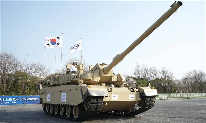 현대로템이 현대위아 방산 부문을 인수할 경우 가장 큰 변화는 ‘지상 무기체계의 수직계열화’로 평가된다. 사진은 현대로템 중동형 K2 전차. (현대로템 제공)