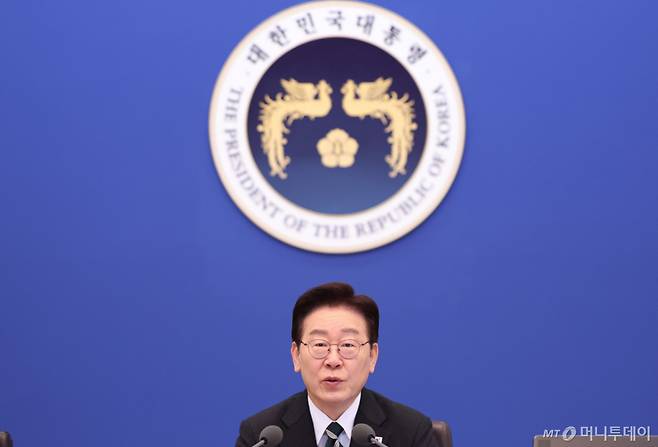 [서울=뉴시스] 고범준 기자 = 이재명 대통령이 28일 청와대에서 열린 국무회의 겸 비상경제점검회의에서 발언하고 있다. (청와대통신사진기자단) 2026.04.28. bjko@newsis.com /사진=