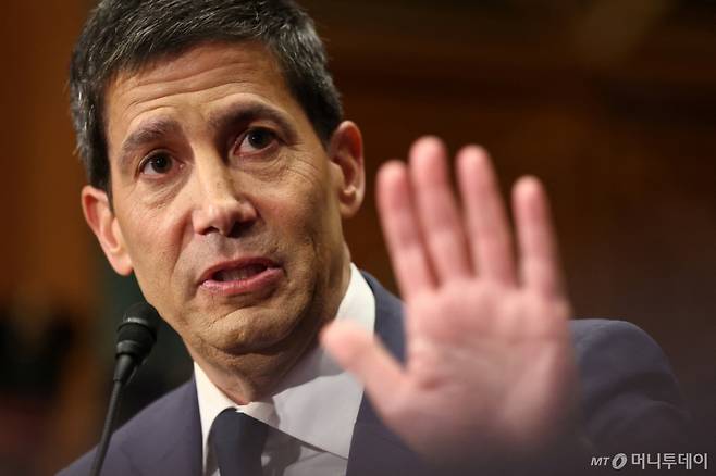 케빈 워시 미국 연방준비제도(연준) 의장 지명자가 21일(현지시간) 상원 은행위원회 청문회에 참석해 발언하고 있다. 2026.4.21./로이터=뉴스1