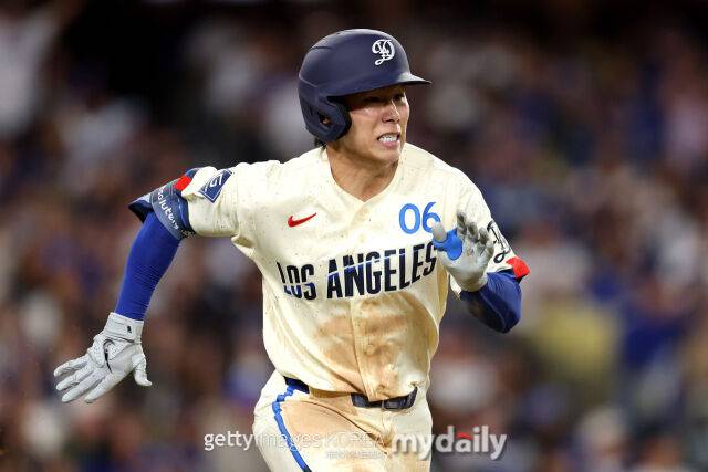 김혜성이 안타를 치고 출루하고 있다./게티이미지코리아