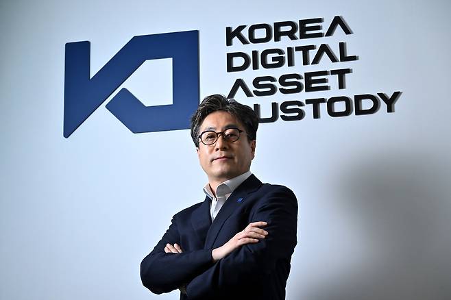 30년간 한국예탁결제원에 몸담았던 조성일 한국디지털자산수탁(KDAC) 대표는 본지 인터뷰에서 “수탁 시장은 자본시장과 상호연계 하며 서로 닮아가게 될 것”이라고 내다봤다. 임세준 기자