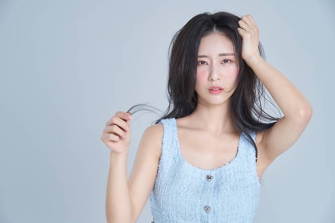 탈모로 고통하는 여성의 모습. [게티이미지뱅크]