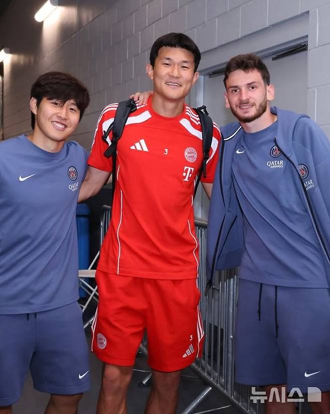 [서울=뉴시스] 왼쪽부터 프랑스 프로축구 리그1 파리 생제르맹(PSG)의 이강인, 독일 프로축구 분데스리가 바이에른 뮌헨의 김민재, PSG의 흐비차 크바라츠헬리아. (사진=PSG SNS 캡처) *재판매 및 DB 금지