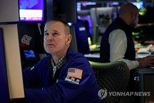 뉴욕증권거래소의 트레이더 [로이터=연합뉴스 자료사진 제공]