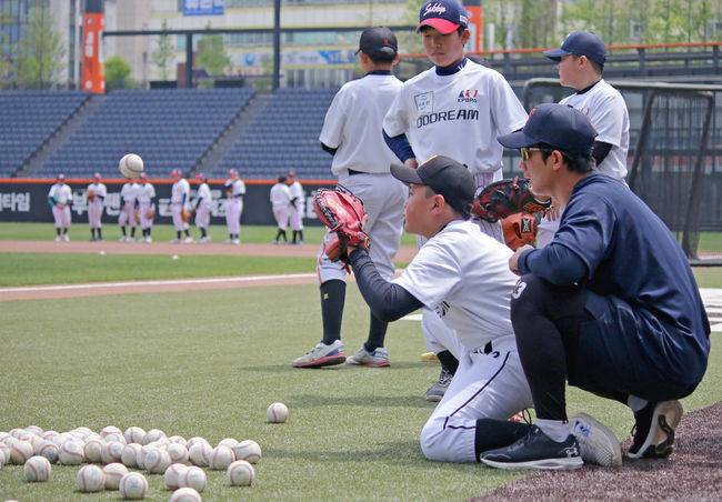 한국프로야구선수협회가 한화 이글스와 함께 유소년 야구 저변 확대를 위한 뜻깊은 시간을 만들었다. / 한국프로야구선수협회
