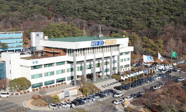 이재명 대통령이 지사로 일하던 당시의 수원시 팔달구 옛 경기도청.