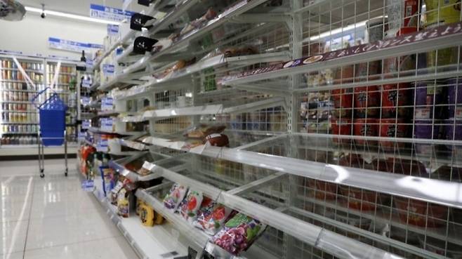 일본의 한 편의점 진열대 모습. 기사와 직접적인 관련 없음. AFP 뉴스1