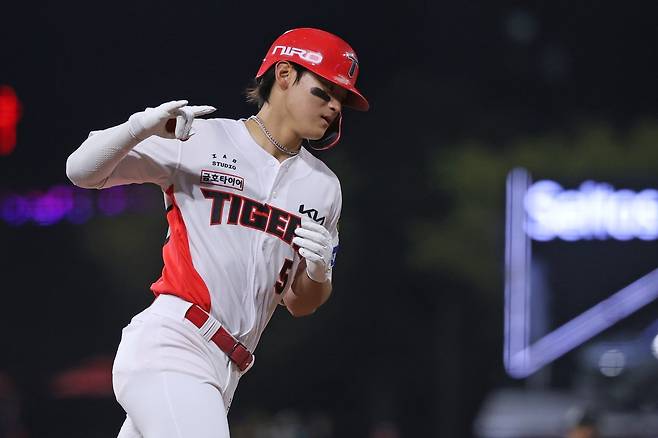 KIA 김도영(사진), KT 장성우, SSG 최정은 올 시즌 홈런 부문 톱3에 올라있다. 3년만의 국내 선수 홈런왕 탄생 여부가 관심사다. 사진제공｜KIA 타이거즈