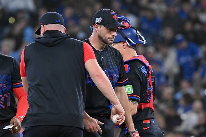 클리블랜드 가디언스전서 강판되는 맥스 슈어저.  AP연합뉴스