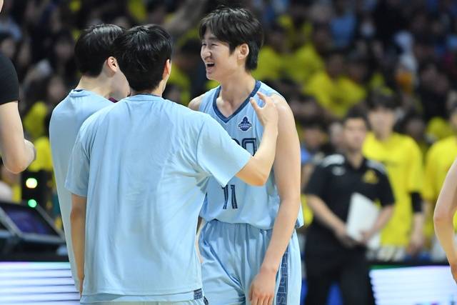 고양 소노 이근준(오른쪽).  /사진=KBL 제공