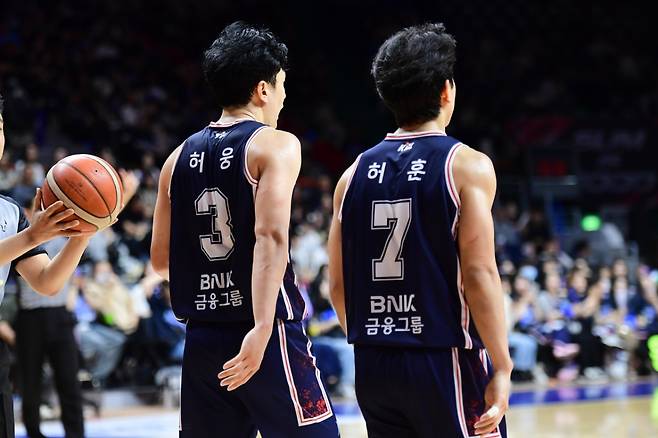 허응(왼쪽)과 허훈. /사진=KBL 제공