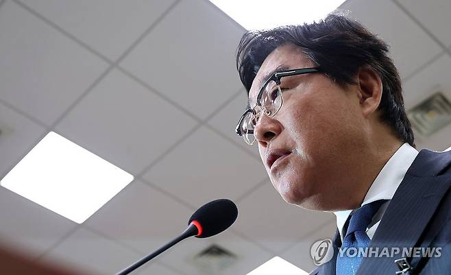 '조작기소 국정특위' 종합 청문회 출석한 김성태 (서울=연합뉴스) 이동해 기자 = 김성태 전 쌍방울 회장이 28일 국회 윤석열 정권 정치검찰 조작기소 의혹 사건 진상규명 국정조사특별위원회 제11차 전체회의에서 열린 종합 청문회에서 의원 질의에 답하고 있다. 2026.4.28 eastsea@yna.co.kr