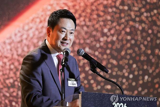 축사하는 장동혁 (고양=연합뉴스) 임병식 기자 = 국민의힘 장동혁 대표가 28일 오후 경기도 고양시 킨텍스에서 열린 대한주택관리사협회 2026 한마음 대축제에서 축사하고 있다. 2026.4.28 andphotodo@yna.co.kr