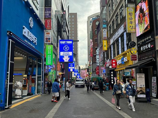 레디영약국, 올리브영,  오프뷰티가 모여있는 명동 거리.(사진제공=CJ올리브영)