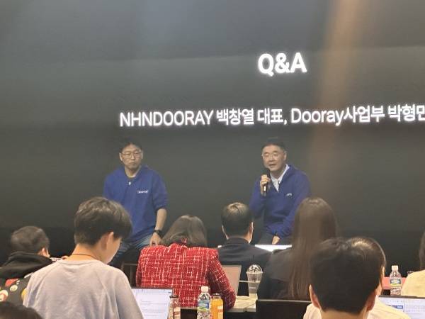NHN은 28일 경기 판교 사옥에서 ‘Dooray! AI 기자간담회’를 열고 AI 에이전트 기반 협업 서비스 전략과 사업 성과를 공개했다. 사진은 질의응답 시간을 갖는 모습./사진=배소현 기자