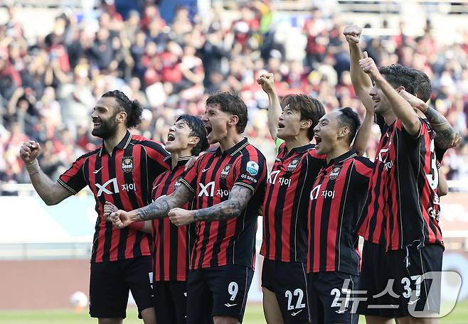 득점 후 기뻐하는 서울 선수들 2026.3.22 ⓒ 뉴스1 박정호 기자