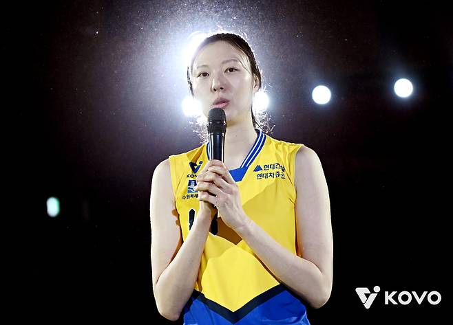 양효진이 지난 3월 8일 수원체육관에서 열린 은퇴식에서 소감을 말하고 있다. 제공 | 한국배구연맹