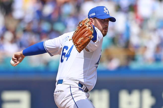 삼성 오러클린이 18일 대구삼성라이온즈파크에서 열린 2026 KBO리그 정규시즌 LG전에 선발로 나서 힘차게 공을 던지고 있다. 사진 | 삼성 라이온즈