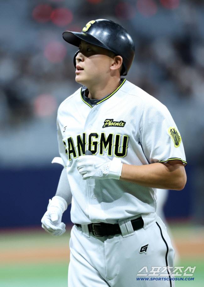 1일 고척스카이돔에서 열린 2025 KBO 퓨처스리그 챔피언결정전 상무와 KT의 경기, 5회말 상무 정은원이 내야플라이로 물러나고 있다. 고척=허상욱 기자wook@sportschosun.com/2025.10.01/