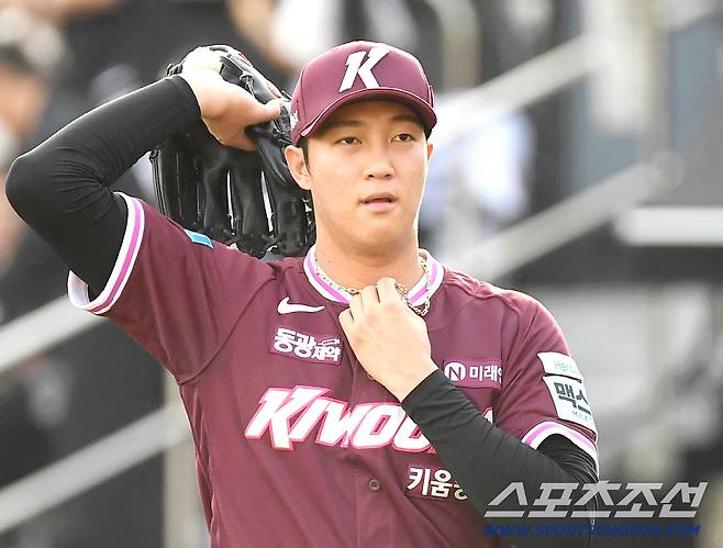 18일 수원 케이티위즈파크에서 열린 KT와 키움의 경기. 2회말 투구를 마치고 마운드를 내려오는 키움 선발 안우진. 수원=송정헌 기자songs@sportschosun.com/2026.04.18/