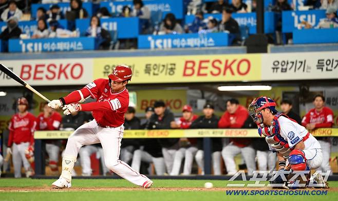 23일 대구삼성라이온즈파크에서 열린 SSG와 삼성의 경기. 4회초 2사 3루 김재환이 오러클린의 투구에 헛스윙 삼진을 당하고 있다. 대구=허상욱 기자wook@sportschosun.com/2026.04.23/