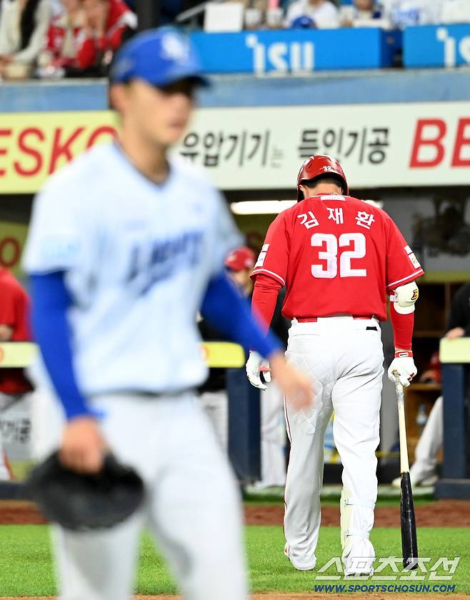 21일 대구삼성라이온즈파크에서 열린 SSG와 삼성의 경기. 9회초 2사 만루, 김재환이 미야지에 삼진을 당하며 아쉬워하고 있다. 대구=허상욱 기자wook@sportschosun.com/2026.04.21/