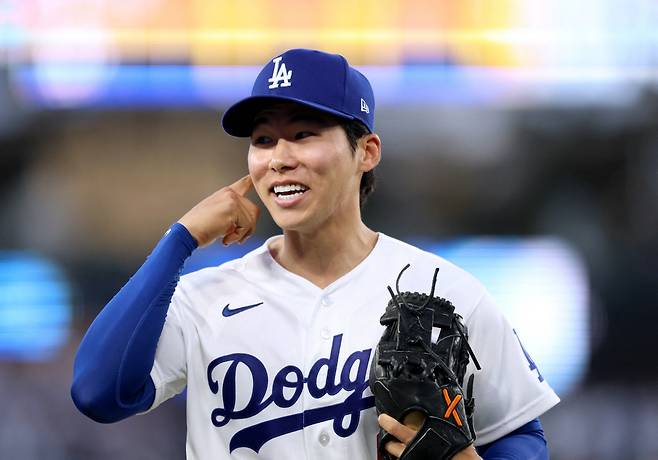 LOS ANGELES, CALIFORNIA - APRIL 10: Hyeseong Kim #6 of the Los Angeles Dodgers reacts after the third out of the first inning against the Texas Rangers at Dodger Stadium on April 10, 2026 in Los Angeles, California.   Harry How/Getty Images/AFP (Photo by Harry How / GETTY IMAGES NORTH AMERICA / Getty Images via AFP)







<저작권자(c) 연합뉴스, 무단 전재-재배포, AI 학습 및 활용 금지>