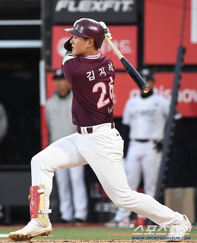 17일 수원 케이티위즈파크에서 열린 KT와 키움의 경기. 타격하는 키움 김지석. 수원=송정헌 기자songs@sportschosun.com/2026.04.17/