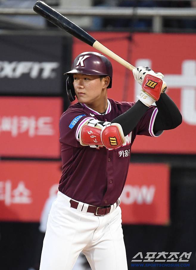 17일 수원 케이티위즈파크에서 열린 KT와 키움의 경기. 타격하는 키움 김지석. 수원=송정헌 기자songs@sportschosun.com/2026.04.17/