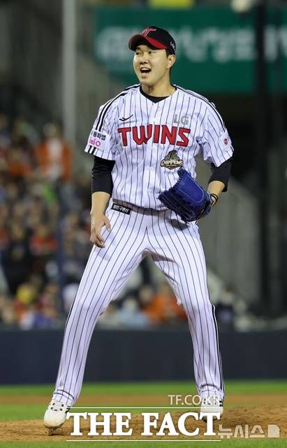 LG 트윈스는 마무리 투수 유영찬이 부상으로 이탈한 뒤 불펜 와해 조짐을 보이고 있다. 28일 kt wiz전에선 다 잡았던 경기를 내줬다. /뉴시스