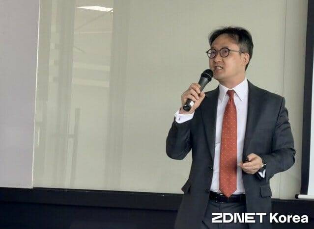 김기석 한국넷앱 상무가 신제품 출시 소식을 발표하고 있다.