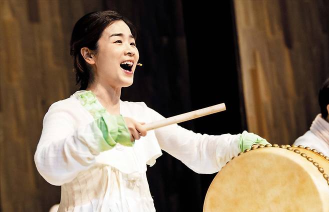 2010년 초연부터 30일 개막하는 여섯 번째 시즌까지, 30대 초입에 처음 들어섰던 ‘서편제’의 소릿길에서 이자람도 어느덧 40대 후반에 이르렀다. 그는 “서편제는 소리꾼 이자람을 뮤지컬과 이어준 고마운 작품”이라고 했다. /PAGE1