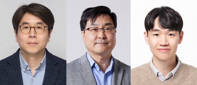 김민호(왼쪽부터) 포항가속기연구소 연구원, 김원배 포스텍 교수, 이상호 국립부경대 교수. 포스텍 제공.
