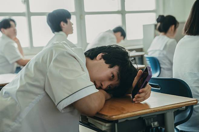 '기리고'에서 친구들 중 첫 번째로 저주의 희생자가 된 형욱(이효제). 넷플릭스 제공