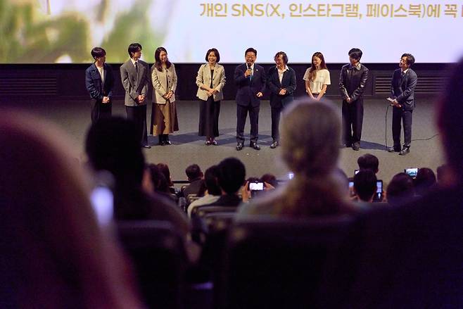 지난 15일 서울의 한 극장에서 열린 '내 이름은' 상영회에서 발언하는 이재명 대통령 (사진, 청와대)